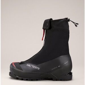New Arc’teryx AR GTX Crux Boots W9.5/M8.5.